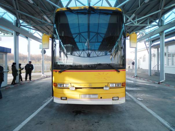  Un autocar cu documente de înmatriculare străine a fost retinut la frontiera moldo-ucraineană. 