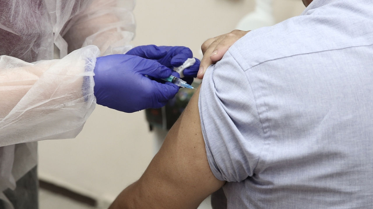 Cercetătorii au creat un vaccin care protejează simultan împotriva COVID-19 și gripei.