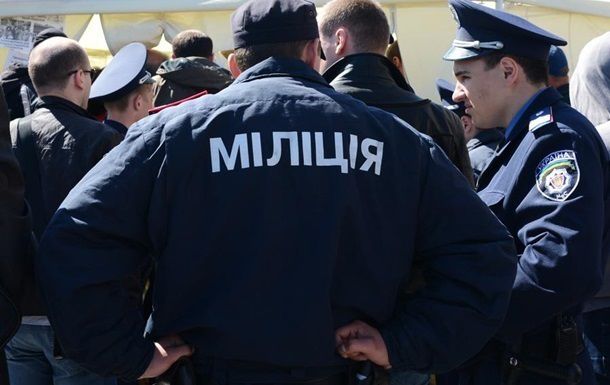 На улицы ежедневно выходят вдвое больше правоохранителей, чем обычно.