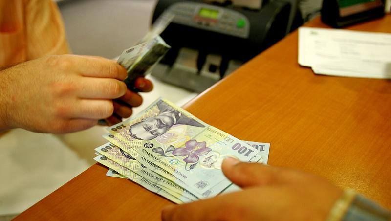 Fiecare al doilea moldovean nu are încredere în sistemul bancar din țară. Foto: democracy.md