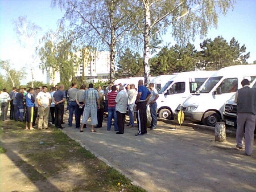 После сегодняшней стихийной забастовки водители микроавтобусов вернулись к своей работе в обычном режиме. Фото: union.md