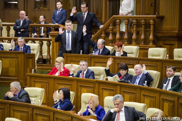 A fost votat Proiectul de lege care prevede cota de gen. Foto: ipn.md\Elena Covalenco