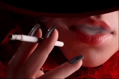 Статистические данные показывают, что количество курящих женщин постоянно растет. Фото: eciggy.ru