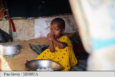 Președintele Somaliei declară "stare de dezastru național" din cauza secetei grave cu care se confruntă țara. 