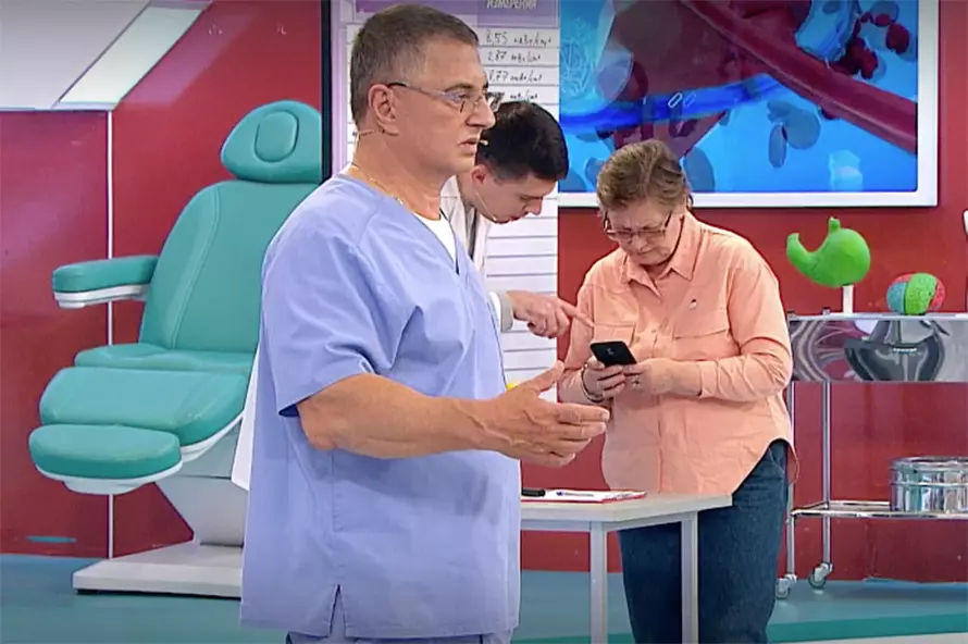 Мясников раскрыл реальный вред от смартфонов.