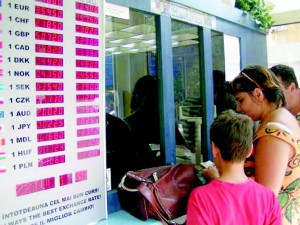 Ponderea rulajului în euro a scăzut cu 2,4% ca urmare a creșterii cotei rulajului tranzacțiilor în ruble rusești cu 2,1%.