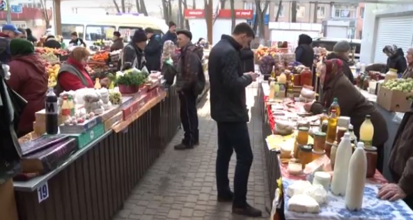 Продавцы и покупатели благодарят администрацию муниципального предприятия.