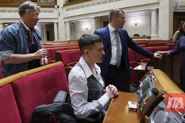 Верховная рада выплатила депутату Надежде Савченко.