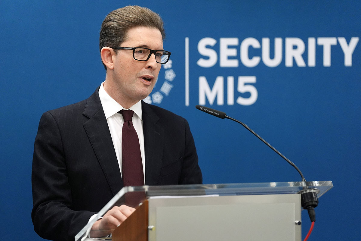 Глава MI5: ИИ усиливает риск разработки смертоносного биологического оружия.