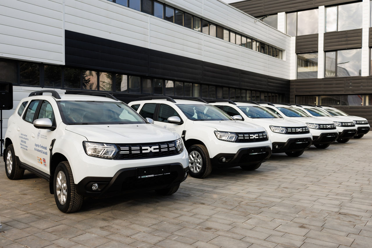 Десять территориальных агентств социальной помощи получат новые автомобили.