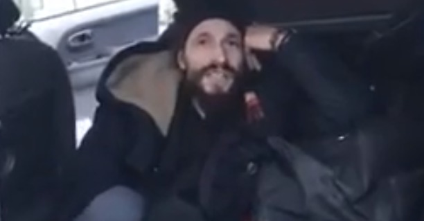 Румынские полицейские устроили погоню за пьяным священником.