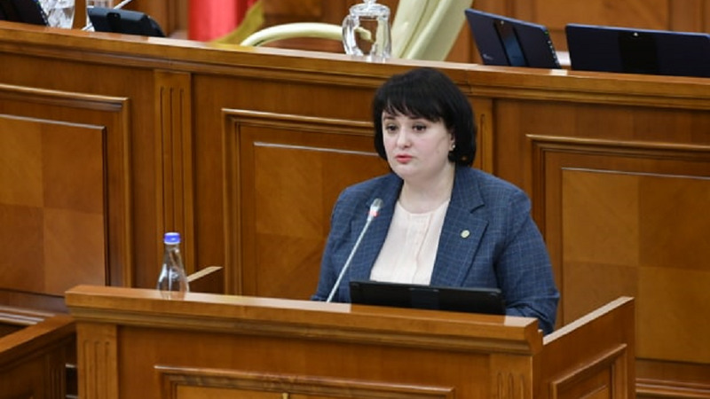 Думбрэвяну: Молдова полностью зависит от импорта медицинских масок