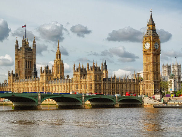 Parlamentul de la Londra, evacuat în urma unei alerte de incendiu