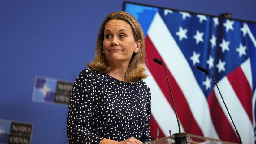Постпред США при НАТО Джулианн Смит.