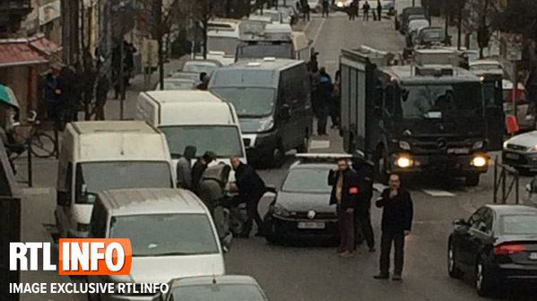 В Моленбек проходит полицейская спецоперация.