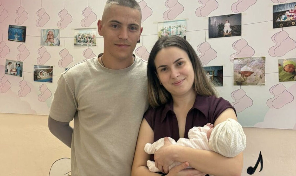 Родившуюся с весом 850 граммов девочку выписали из кишиневской больницы спустя 72 дня.