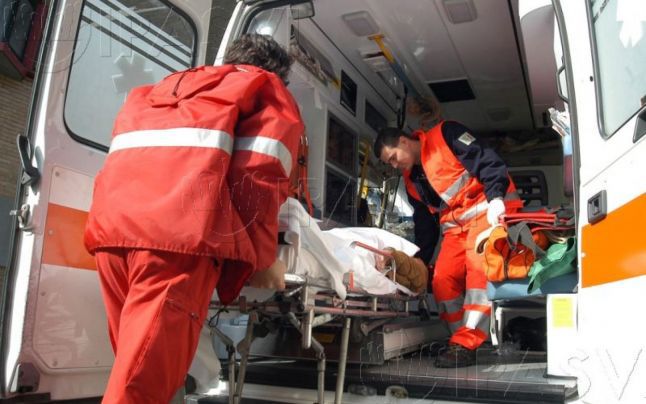 În după-amiaza de ieri un inculpat a încercat să-şi pună capăt zilelor şi-a tăiat venele în timpul unei şedinţe a instanţei.