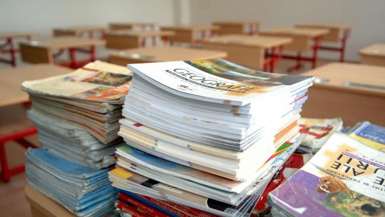 Ministerul Educației va cheltui 200 de milioane de lei pentru manuale noi.