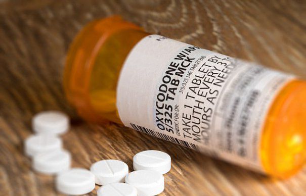 Un medic din New York a fost arestat pentru prescrierea a peste 14.000 de prescripții inutile. 