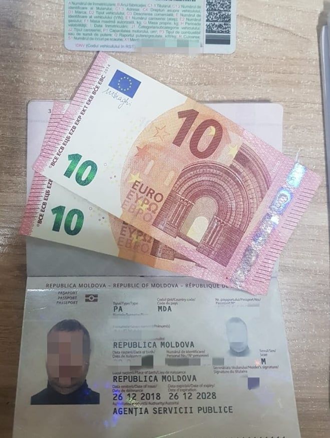 Молдаванин пытался подкупить украинского таможенника за 20 евро.