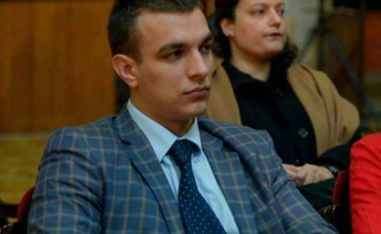 Офицер НАЦ всего лишь оштрафован за кражу 50 000 евро и килограмма золота.