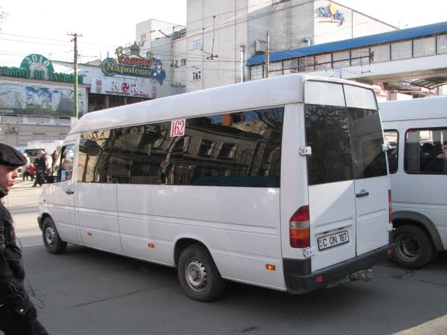 Microbuzele trebuie să corespundă standardelor de securitate a circulaţiei rutiere şi de protecţie a mediului.