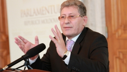 Mai amintim, că anterior, Ghimpu a deţinut peste un an funcţia de spicher şi preşedinte, avînd doar vreo 15 mandate.