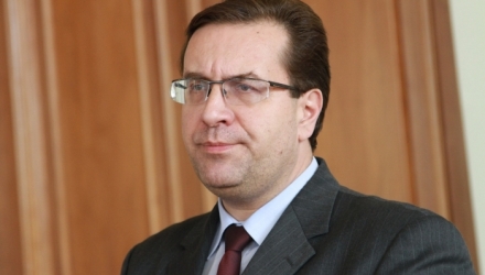 ”Trebuie să stabilim adevărul şi să tragem concluzia în privinţa fiecărui figurant din acest scandal”.