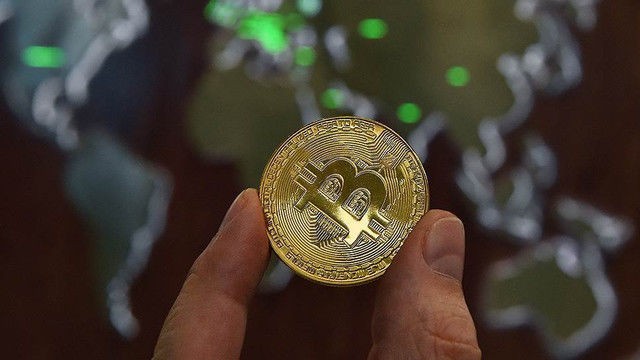 Биткойн вырос на 15,6%.