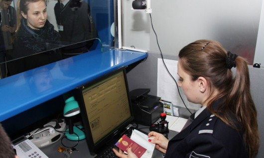 În cele 3 luni de când Republica Moldova se bucură de regim liberalizat de vize, 135.171 cetățeni moldoveni, deținători de pașapoarte biometrice, au mers în Uniunea Europeană.