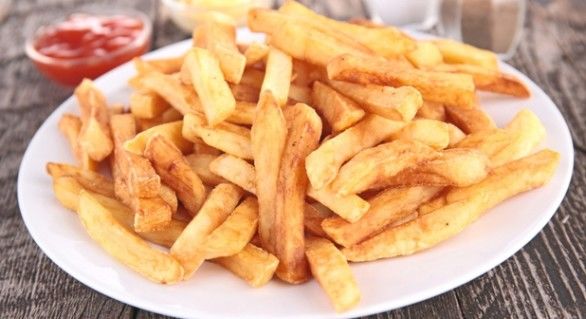 Alimentele bogate în amidon preparate la temperaturi foarte înalte pentru o perioadă lungă de timp, precum cartofii prăjiți intens.