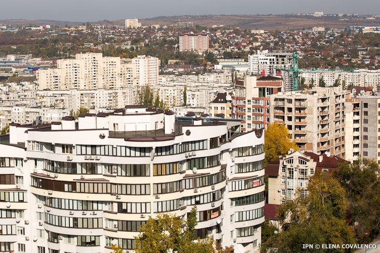 Мошенника осудили на 10 лет тюрьмы за продажу квартиры в центре Кишинева.