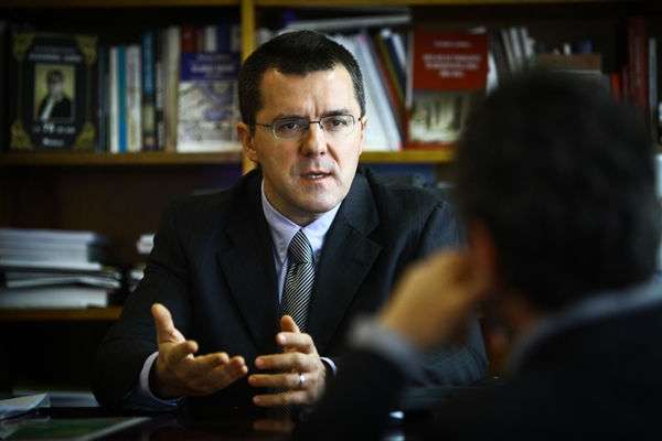Relaţiile molo-române trebuie să avanseze de la relaţii sentimentale la relaţii serioase, bazate pe economie.