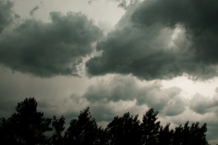 Meteorologii au emis cod galben de ploi abundente și vînt puternic, valabil pentru această noapte și mîine dimineață.