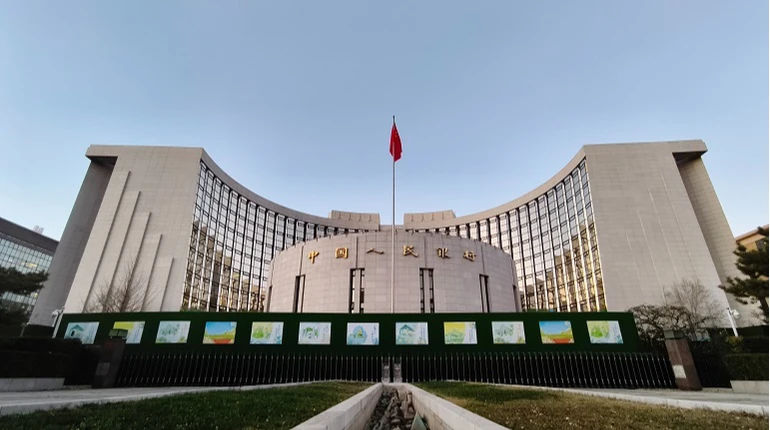China reduce pentru prima dată politica monetară după 14 ani.