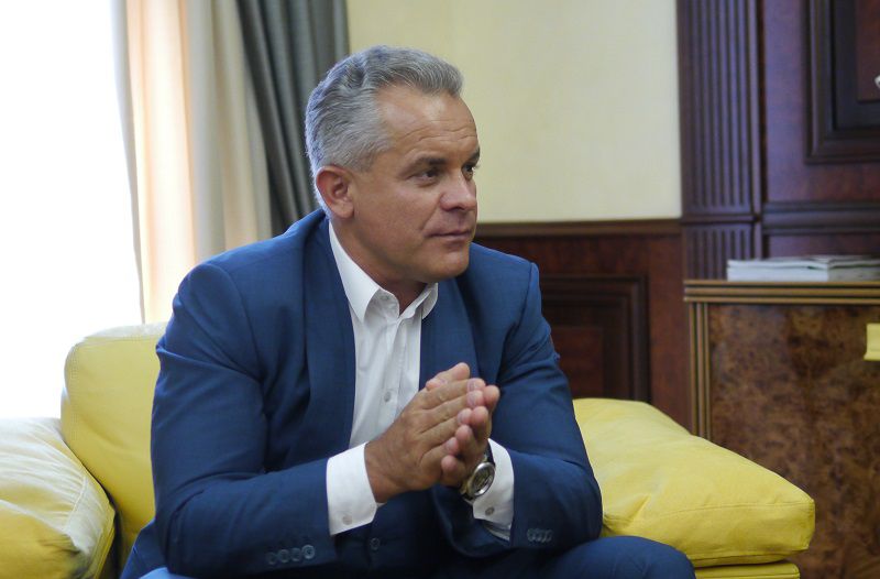 Politicianul și omul de afaceri Vlad Plahorniuc și-a asumat miercuri la forumul Asociației Oamenilor de Afaceri pe care prezidează un nou angajament național – să susțină stabilitatea și echilibrul politic.