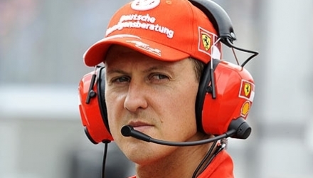 Potrivit lui Hartstein, Michael Schumacher a început să interacţioneze cu cei din jurul său şi chiar să zâmbească.