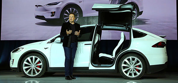 Главу Tesla Илона Маска обвинили в неуважении к клиентам.