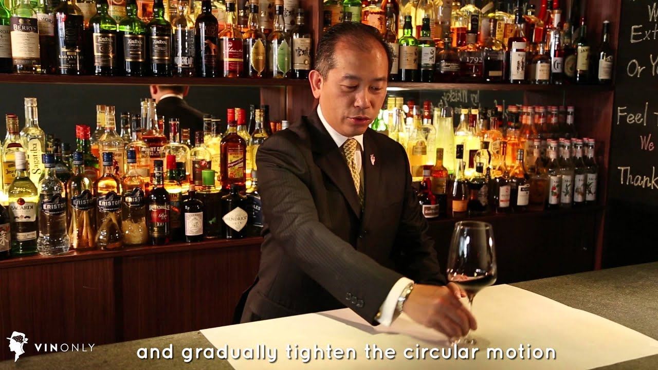 Председатель Ассоциации сомелье Гонконга Master Sommelier Нельсон Чоу.