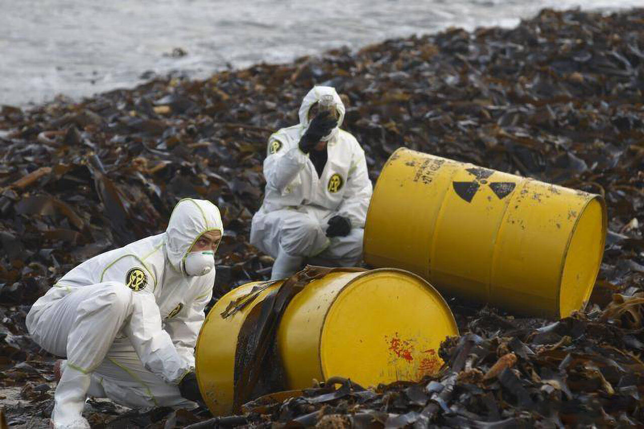 Peste 1.000 de butoaie cu deșeuri radioactive, descoperite pe fundul Oceanului Atlantic.