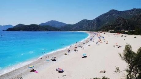 Moldovenii ocolesc plajele însorite din Turcia, Egipt şi Tunisia. Foto: oludeniz.ro