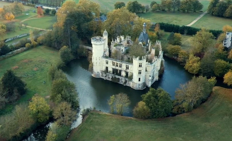Franța: Peste 10.000 de persoane au devenit proprietarii unui castel