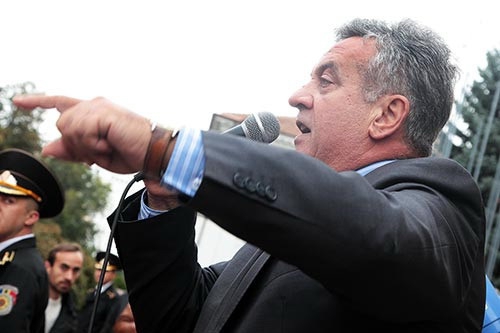Депутат парламента Олег Рейдман на митинге.