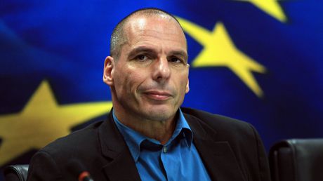 Yanis Varoufakis, și-a anunțat luni dimineață demisia, la o zi după victoria categorică a taberei „Nu” la referendum.