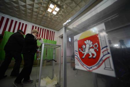 "Rezultate definitive la referendum 96,77 la sută pentru", a scris Aksionov pe Twitter.