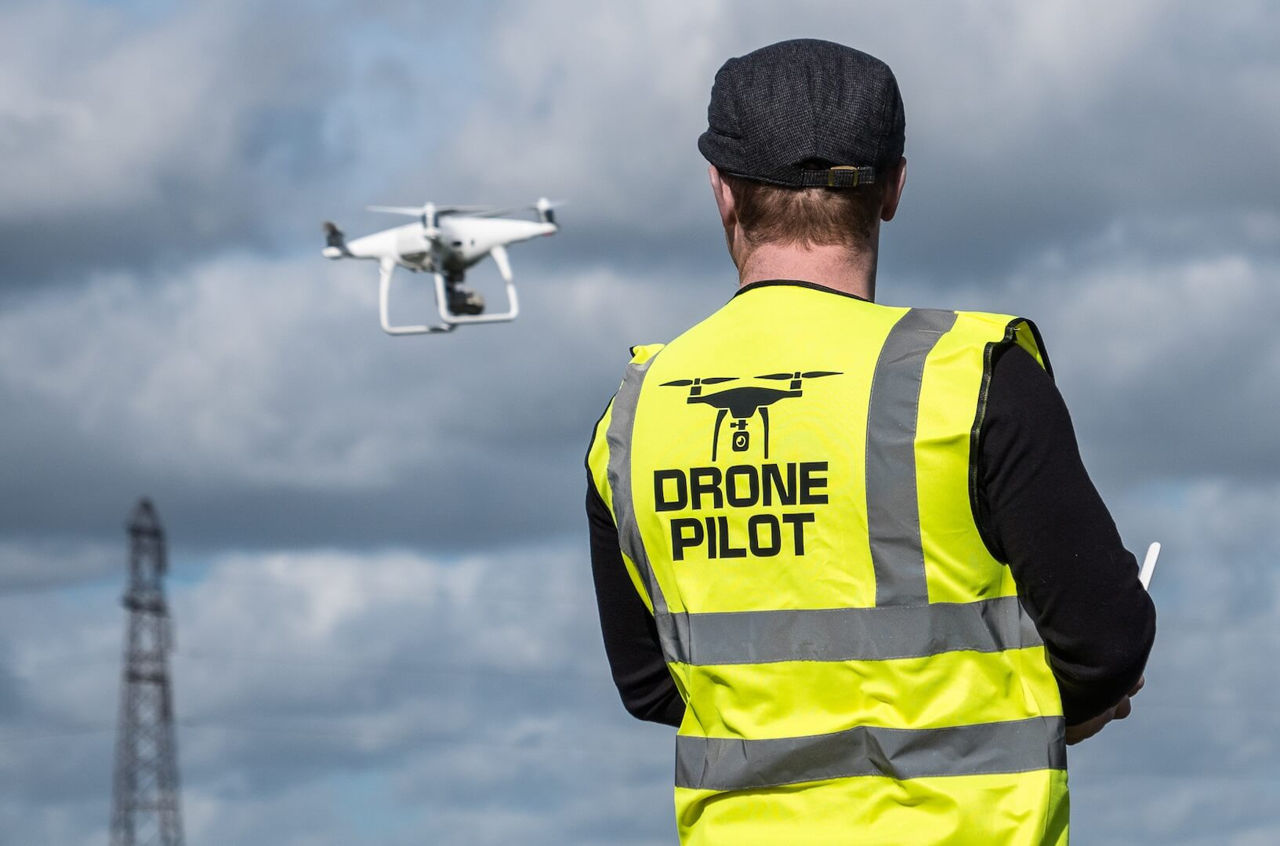 Meseria de pilot de dronă a fost recunoscută oficial în România.