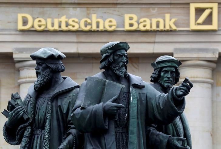 Deutsche Bank планирует уволить еще 10 тысяч сотрудников/.
