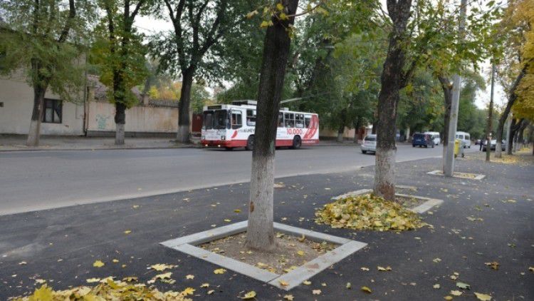 În 2016, Primăria a cheltuit 15 milioane de lei pentru reparaţia trotuarelor din Chişinău. 