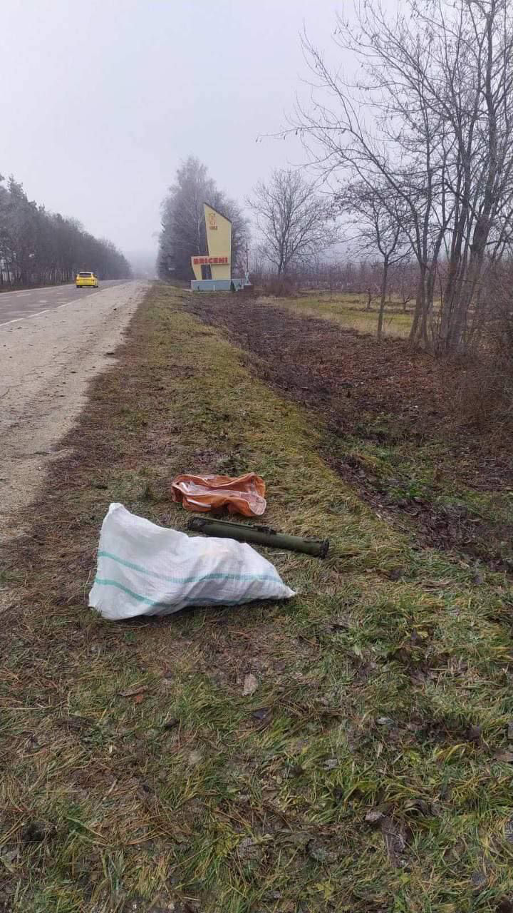 Недалеко от Бричан нашли гранатомёт и боеприпасы.