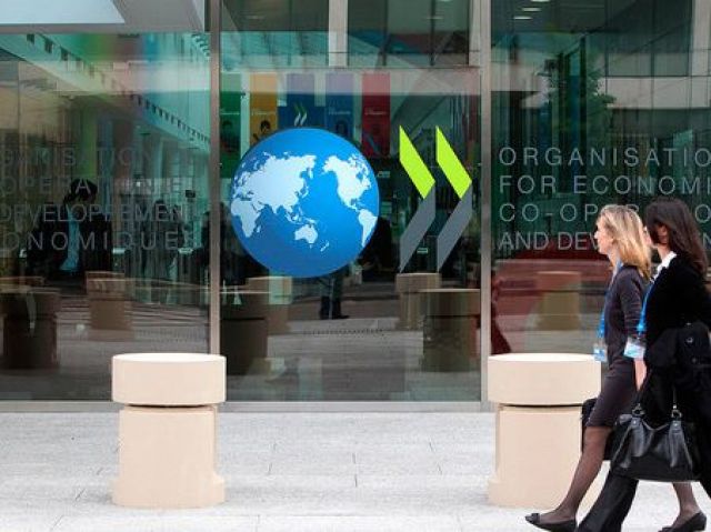 Ноябрьский прогноз ОЭСР предполагал подъем соответственно на 3,3% и 3,6%.